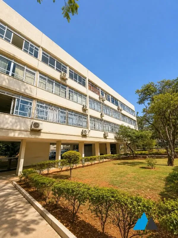 Apartamento todo reformado na SQS 404.- 3 quartos, sendo 1 suíte, piso todo em p...