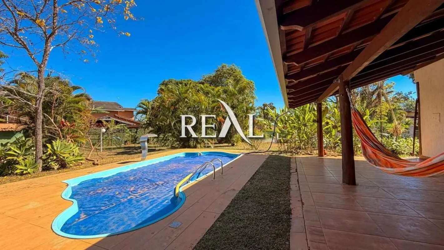 A Imobiliária Real apresenta esta excelente casa à venda no Park Way, Brasília D...
