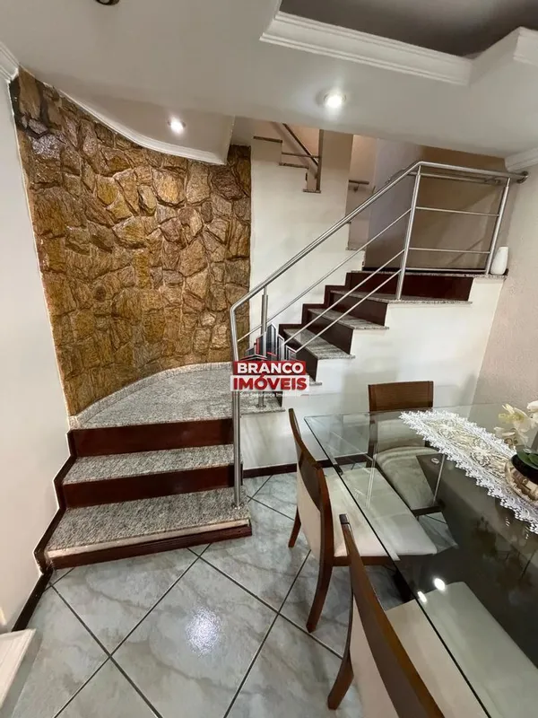 BRANCO IMÓVEIS VENDE - CASA COM 4 QUARTOS NO GUARÁ IIDESCRIÇÃO DO IMÓVEL:TÉRREO-...