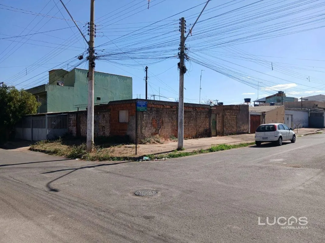 Quadra 307 Conjunto 18 de Esquina Recanto das Emas-DF.TERRENO de Esquina com dua...
