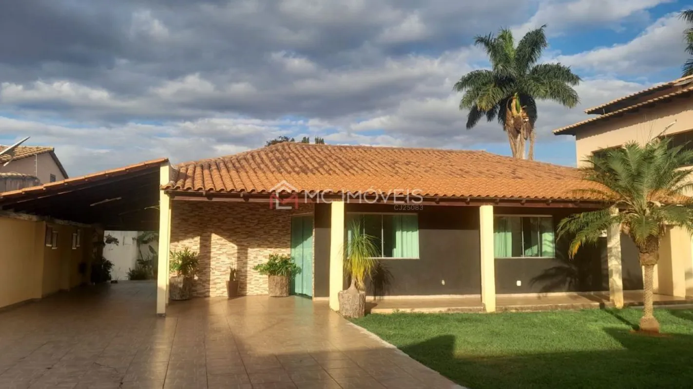 Chácara 165 à Venda na Rua 10 - Condomínio Amazonas | Lote de 800 m² | 4 Quartos...