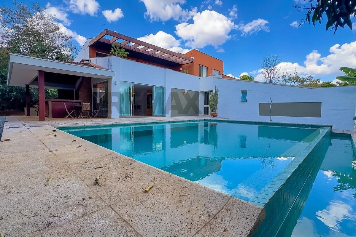 Sofisticação, conforto e exclusividade no Lago Norte.Uma residência de arquitetu...