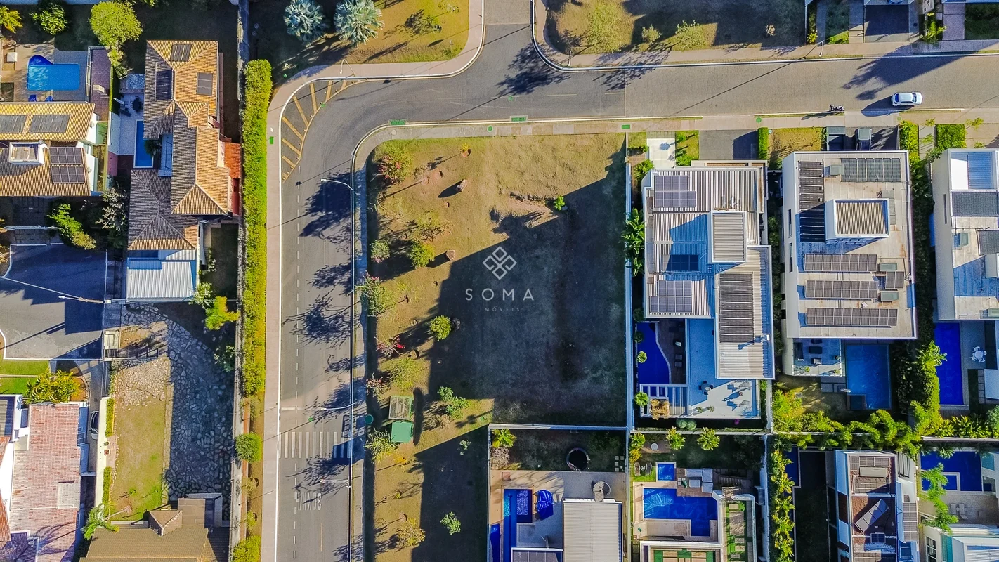 LOTE EXCLUSIVO NO CONDOMÍNIO JARDINS DO LAGO - QUADRA 01ÚLTIMO LOTE DE ESQUINA D...