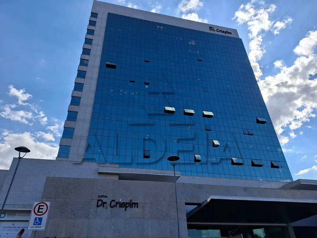EXCELENTE LOJA NO TÉRREO DO EDIFÍCIO DR. CRISPIMLoja ampla, bem iluminada, ofere...