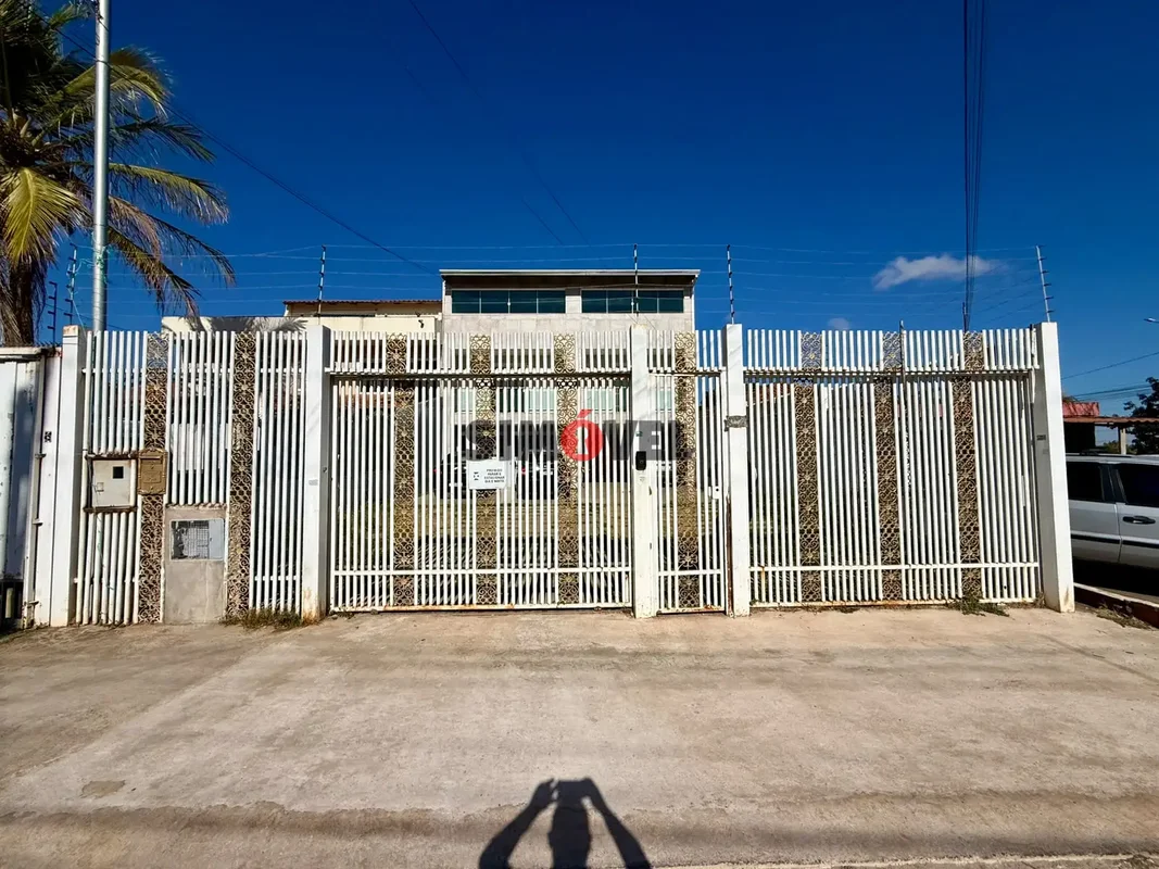 350m², 4 quartos, 2 suítes, hidromassagem, piscina, churrasqueira, QSE 4 - R$: 6...