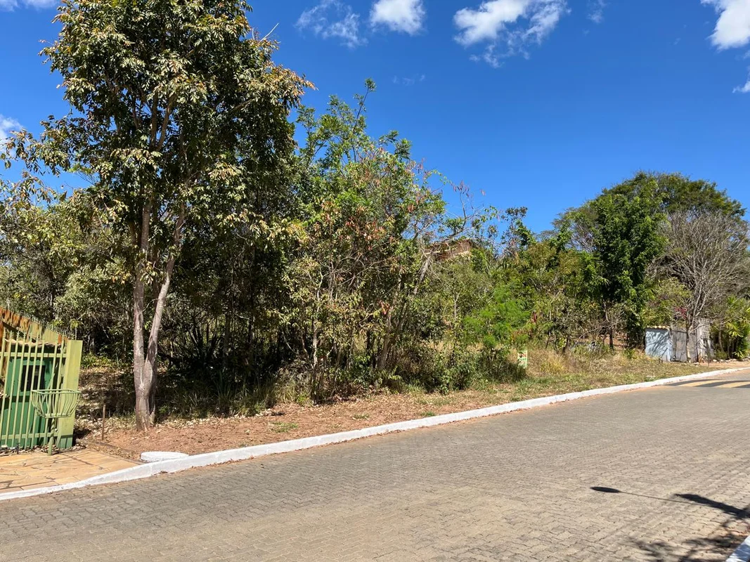 Lote residencial de 2.000 m² à venda no Condomínio Solar da Serra, no Jardim Bot...
