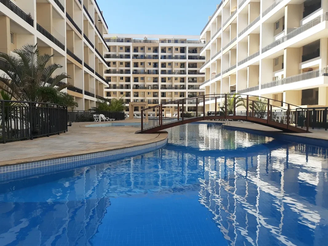 1 quarto com armarios, semi mobiliado, varanda , andar alto, nascente,vista laze...