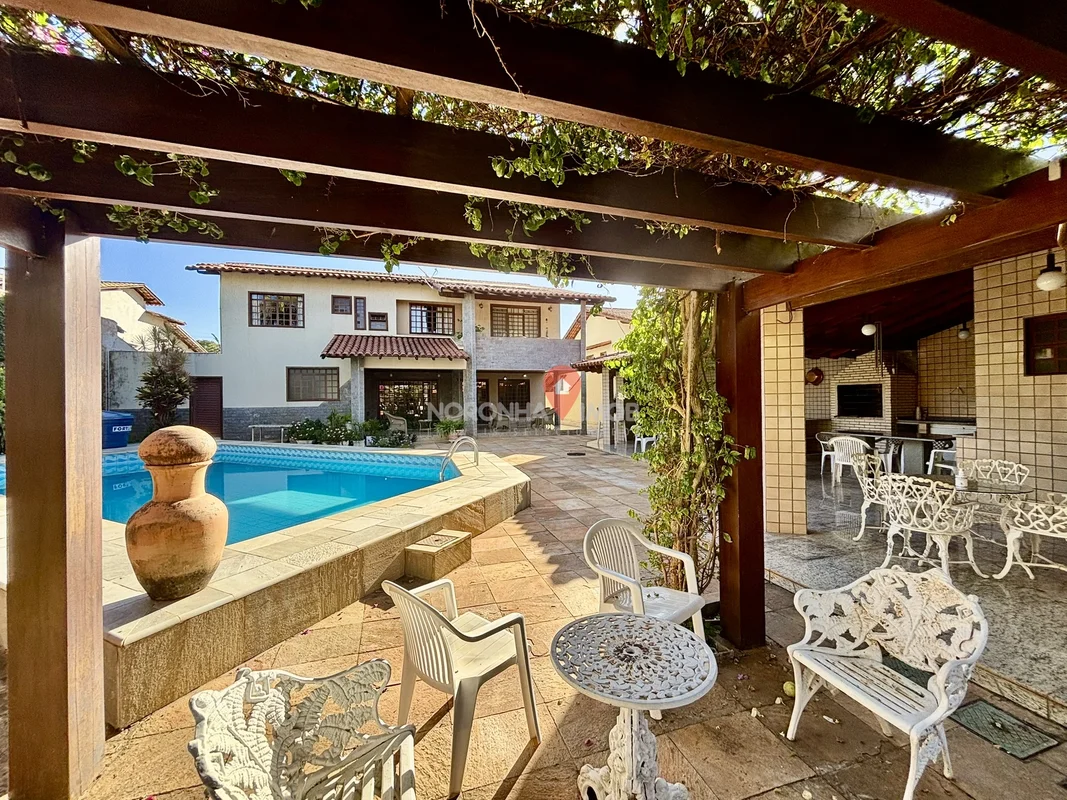  Excelente casa na QI 19 do Lago SulExcelente casa de dois andares, localizada n...