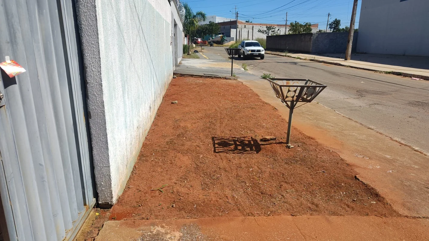 Descubra uma casa encantadora na Rua das Águias, no Setor Morada dos Pássaros, e...