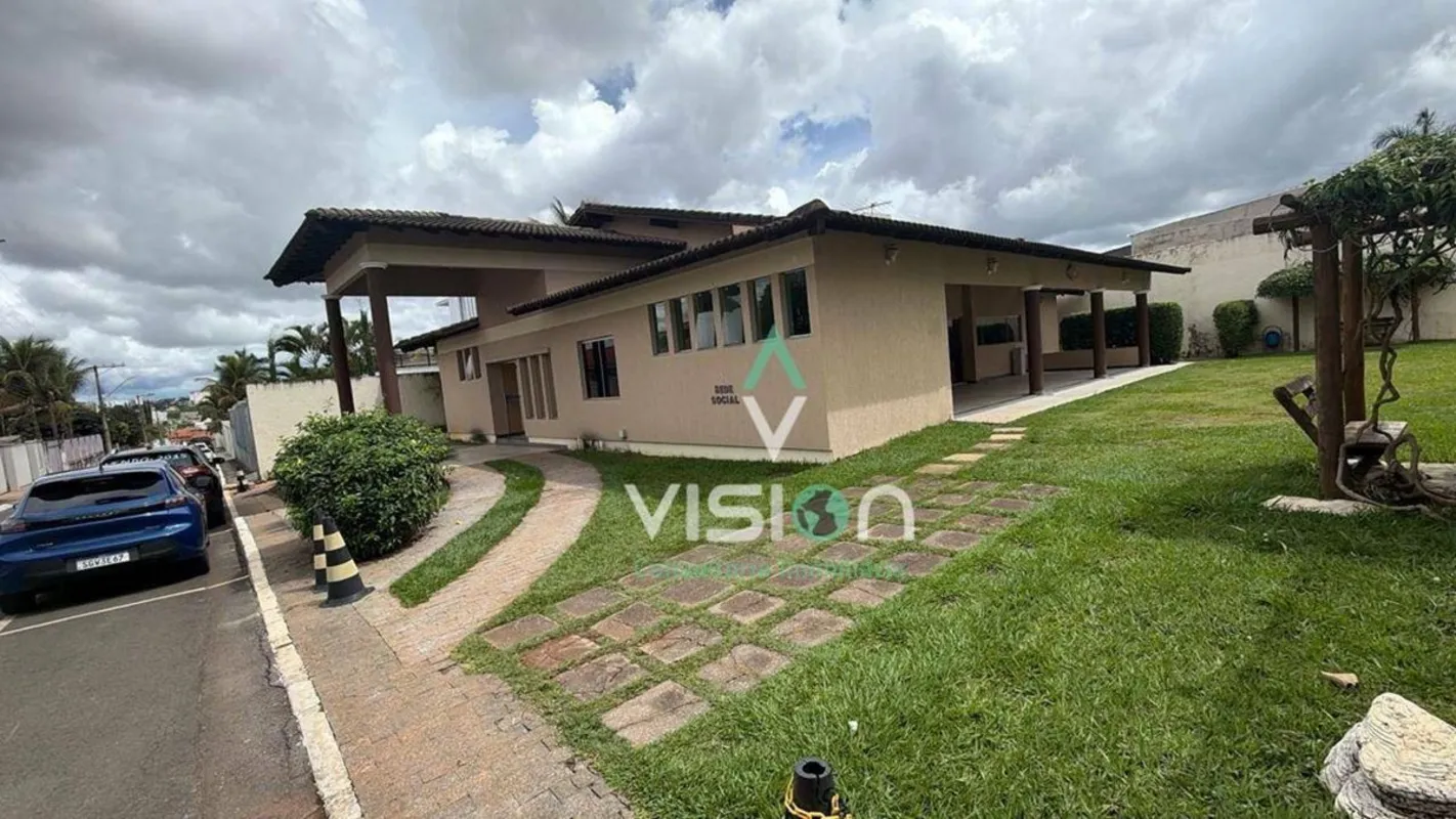 Aluguel no Jockey Rua 01Casa em lote de 820m², localizada em condomínio fechado,...