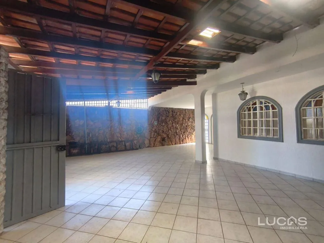 EXCELENTE CASA NA QSC 14 TAGUATINGA SUL Localização privilegiada, próxima ao Sho...