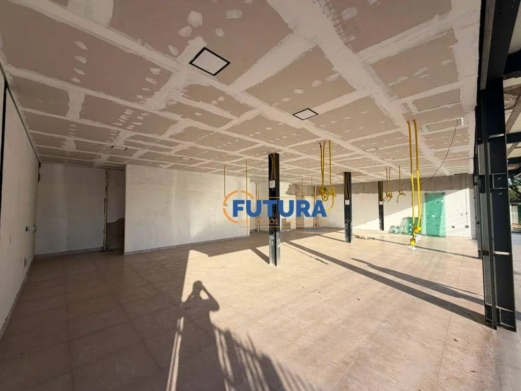 A FUTURA NEGÓCIOS IMOBILIÁRIOS disponibiliza para VENDA:3 LOJAS COMERCIAIS NOVAS...
