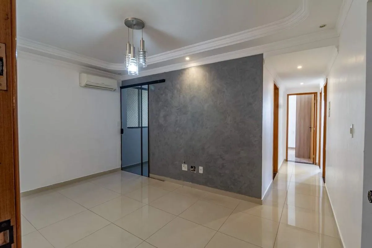 Imóvel:Sala-Ampla e climatizada com ar-condicionado.Quartos-3 quartos, sendo 1 s...