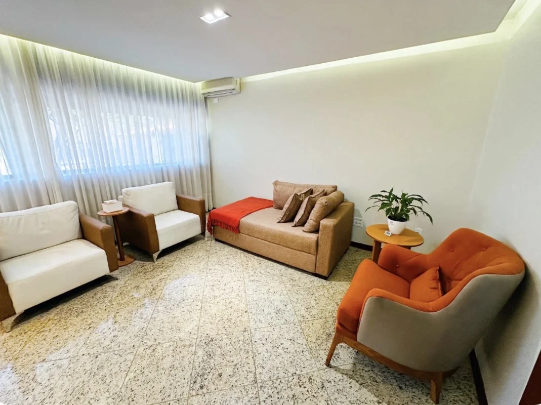 Sala comercial com 31,75m², todo o piso em mármore, totalmente MOBILIADA, no Ed....
