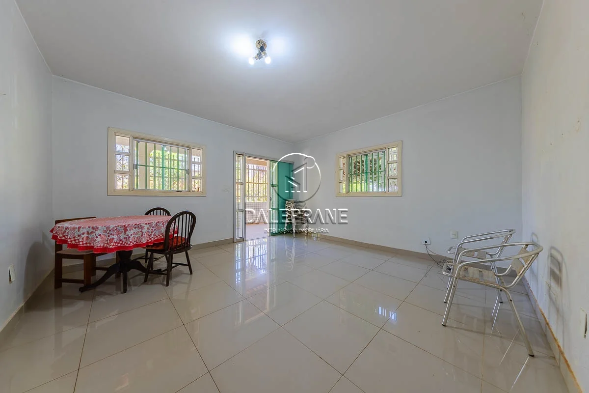 DALEPRANE VENDECASA EM CONDOMÍNIO COM TERRENO DE 1.258 M² EM ARNIQUEIRA – R$ 850...