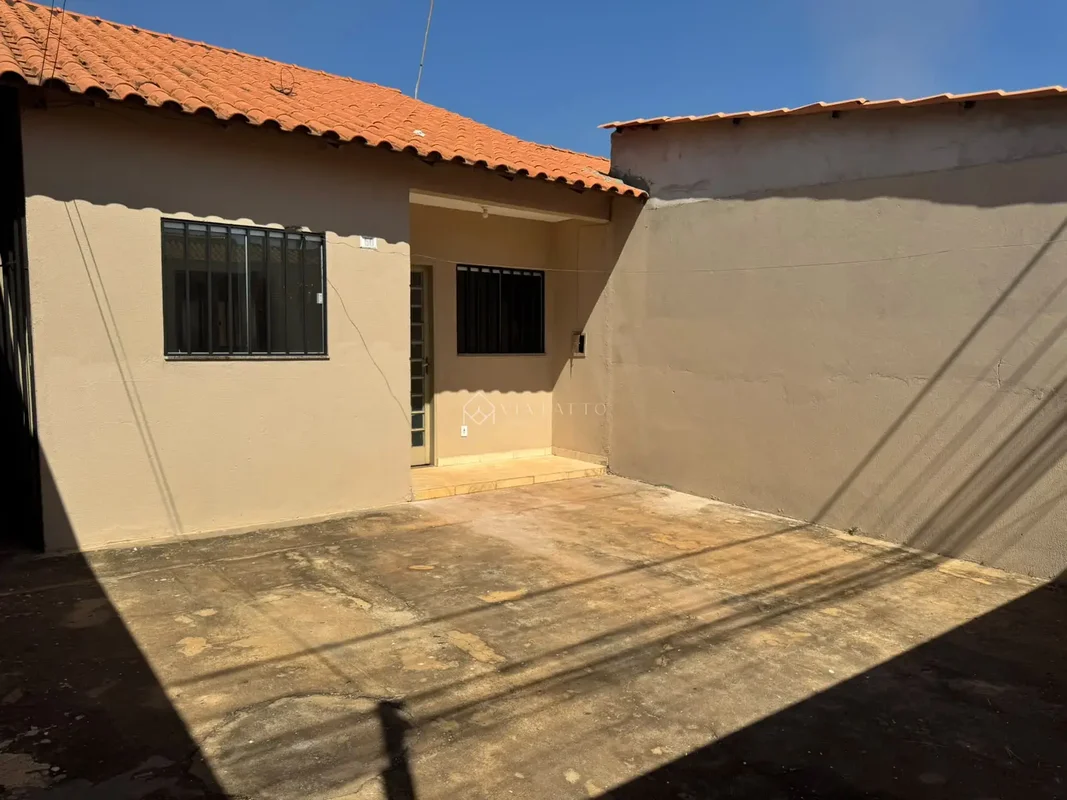 • Casa à venda em Cidade Ocidental – GOLocalizada em condomínio, no bairro Mansõ...