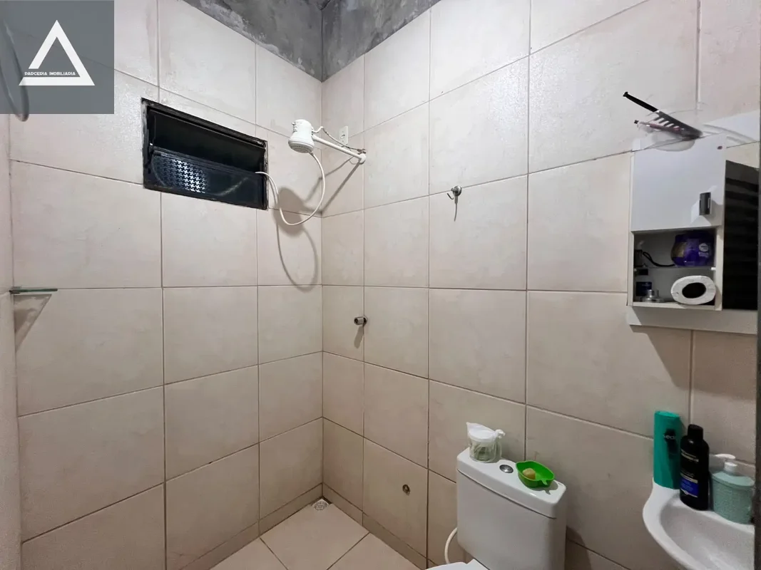 Descubra uma casa encantadora na QS 8, Riacho Fundo II, DF, com localização priv...