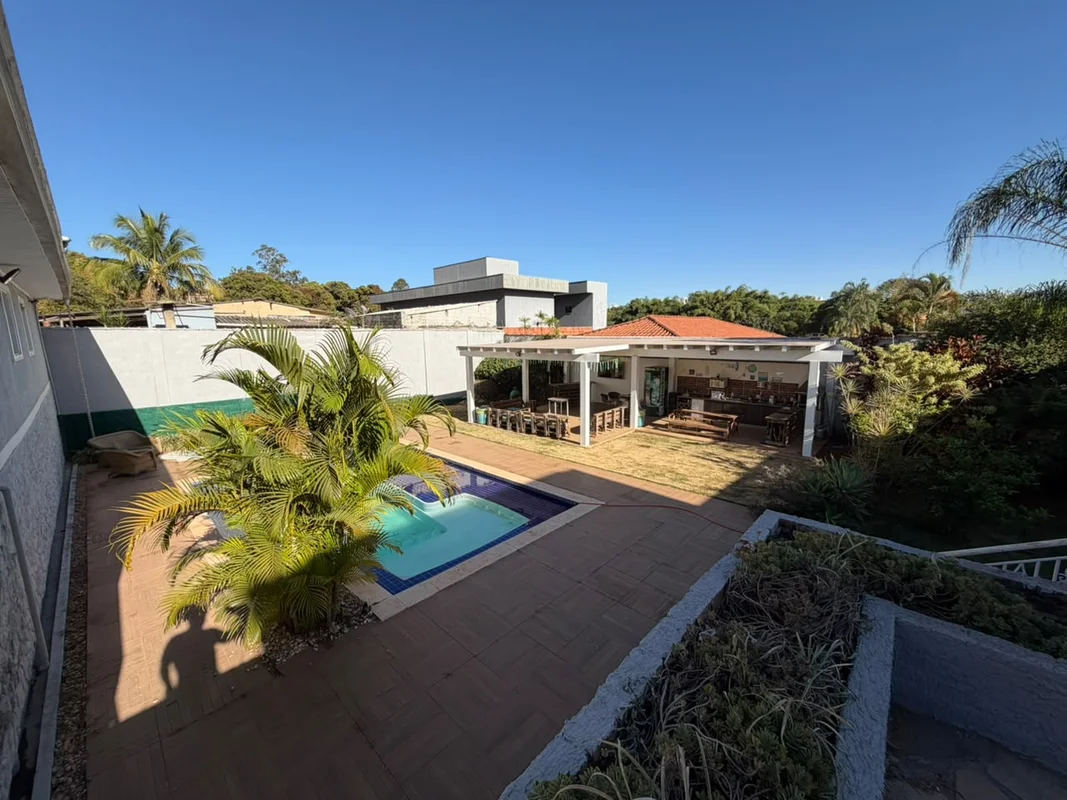  CASA ESPAÇOSA EM ARNIQUEIRA — TERRENO DE 830 m²Se você busca espaço, privacidad...
