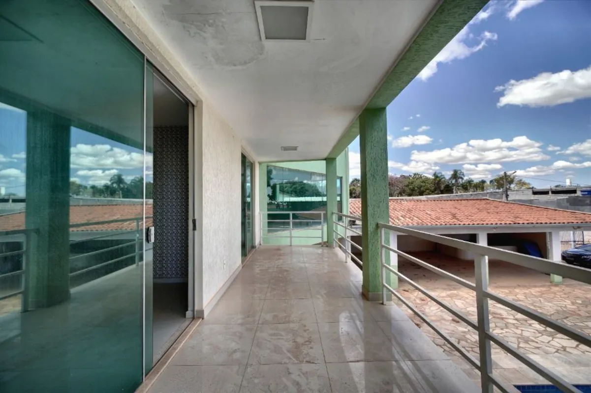 Casa composta por 2 pavimentos com 500 m² de área construída | Lote de 1.000 m²E...