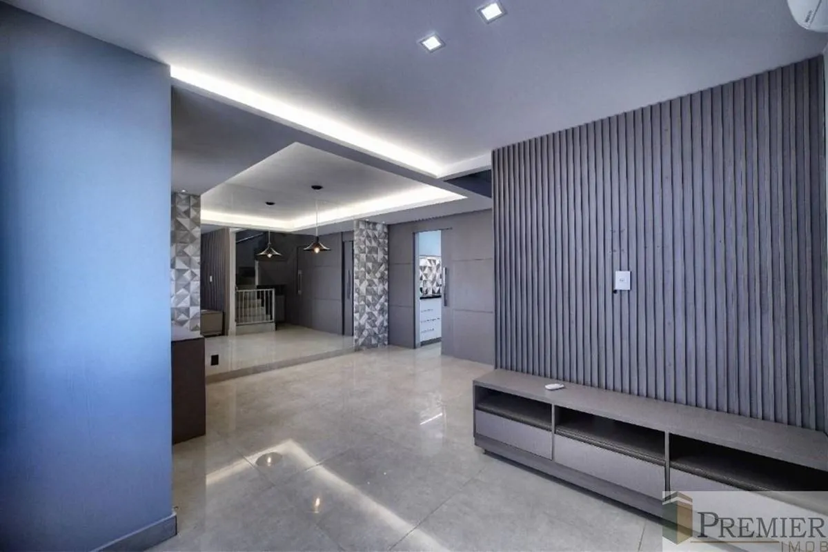 Casa com reforma de alto padrão Porcelanato Armários Planejados em todos os cômo...
