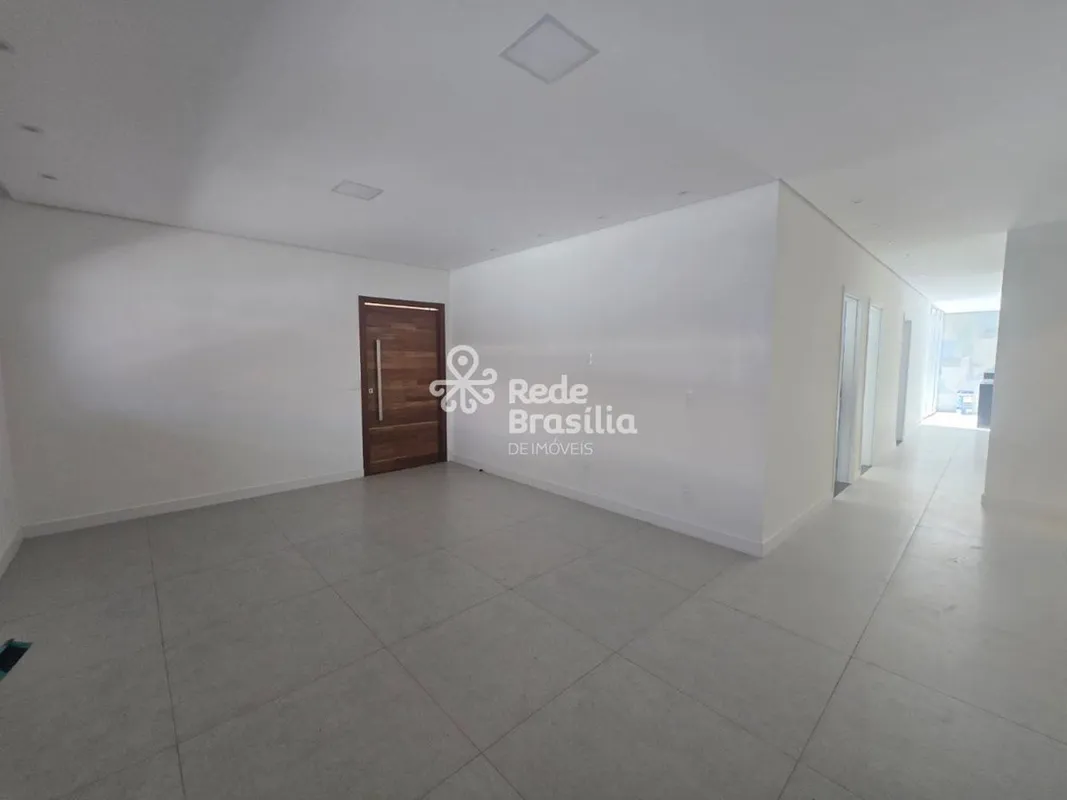 Casa à venda na laje térrea - Guará I.- Sala ampla com espaço para home office- ...