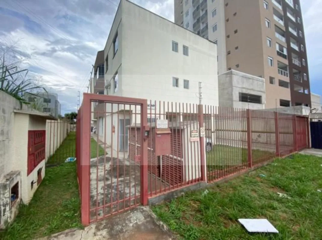 Apartamento 02 quartos sendo 01 quarto com ar condicionado split e 01 com escriv...