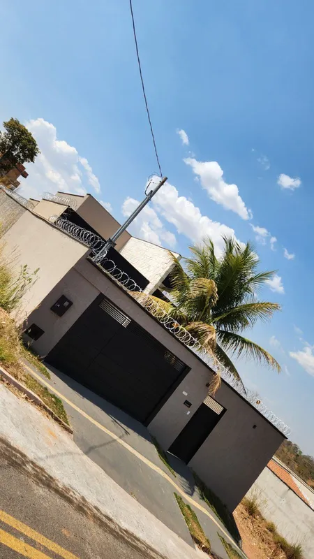 Casa 3Q c/ PiscinaResidencial MaríliaAcabamento de altíssimo padrão.•? Lote 360m...