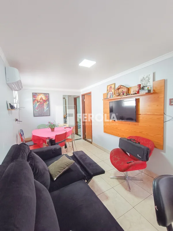 Ótima casa térrea, muito bem localizada!!!Aceita financiamento.Dois quartos na f...