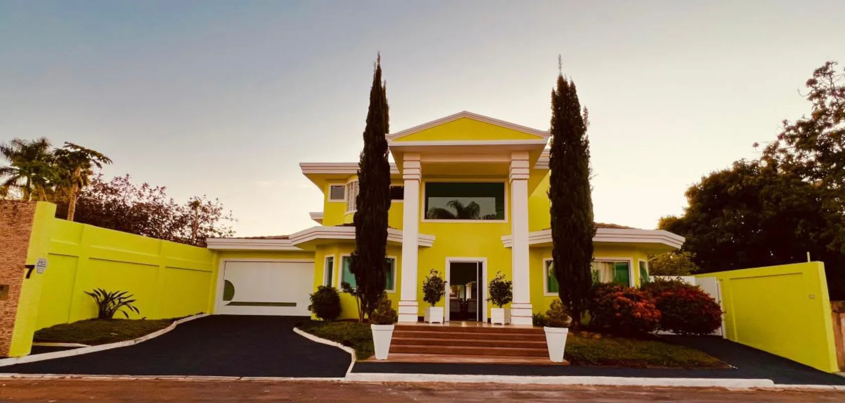 CASA CONDOMÍNIO AV. VEREDA DA CRUZ 4 QUARTOS 3 SUÍTES 647M² PISCINA Excelente ca...