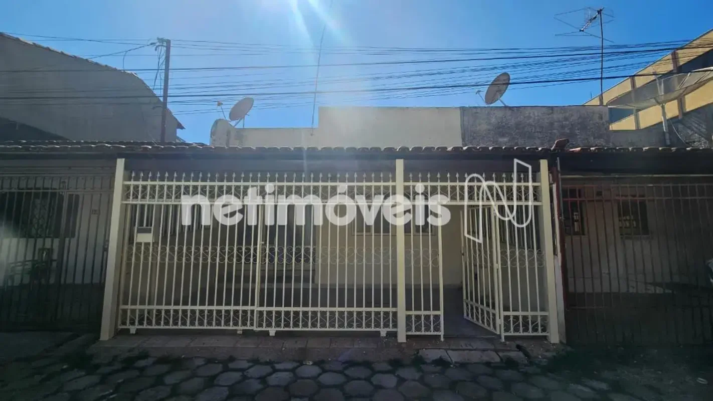 Casa aconchegante, pronta para morar!Encontre o conforto e a praticidade que voc...