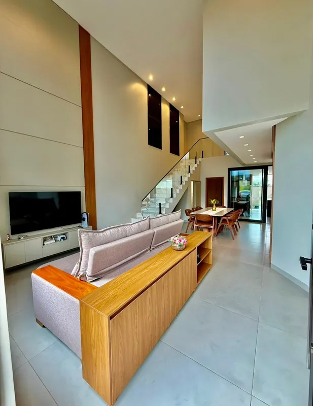 # SOBRADO DE ALTO PADRÃO | PARQVILLE JACARANDÁExcelente sobrado moderno no Condo...