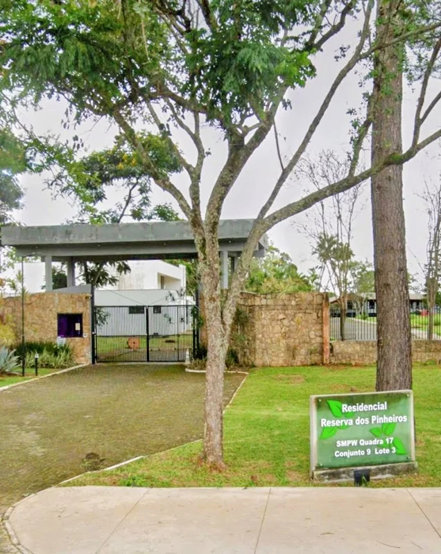 EXCELENTE LOTE DE ESQUINA PLANO NASCENTENTE. 2.500 METROS QUADRADOS, ACEITA FINA...