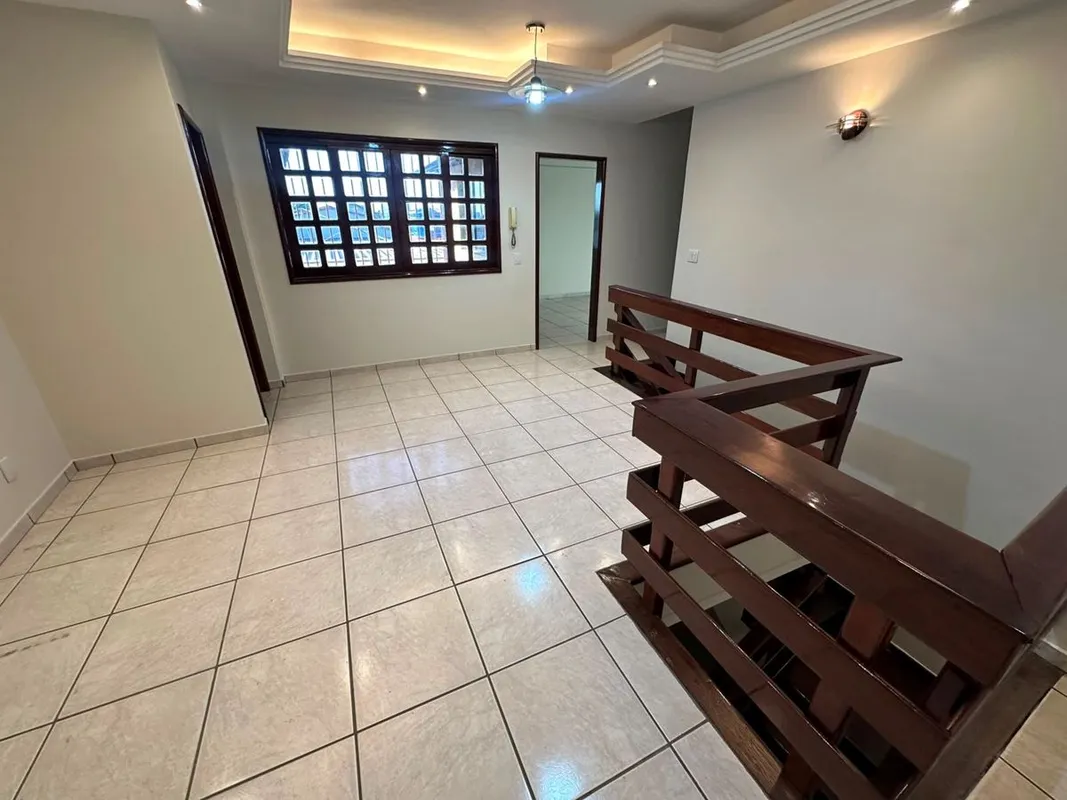 Sobrado amplo com 6 quartos e 5 suítes – Conforto e sofisticaçãoExcelente sobrad...