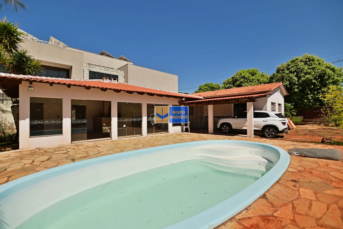 R$1.780.000 Casa para reforma, condomínio com segurança e praticidade, o Condomí...