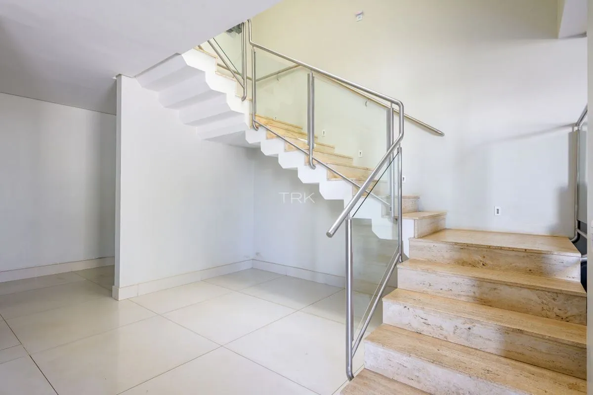 Casa com 4 quartos, sendo 2 suítes, à venda na SHIGS 713, Asa Sul - Brasília.4 e...