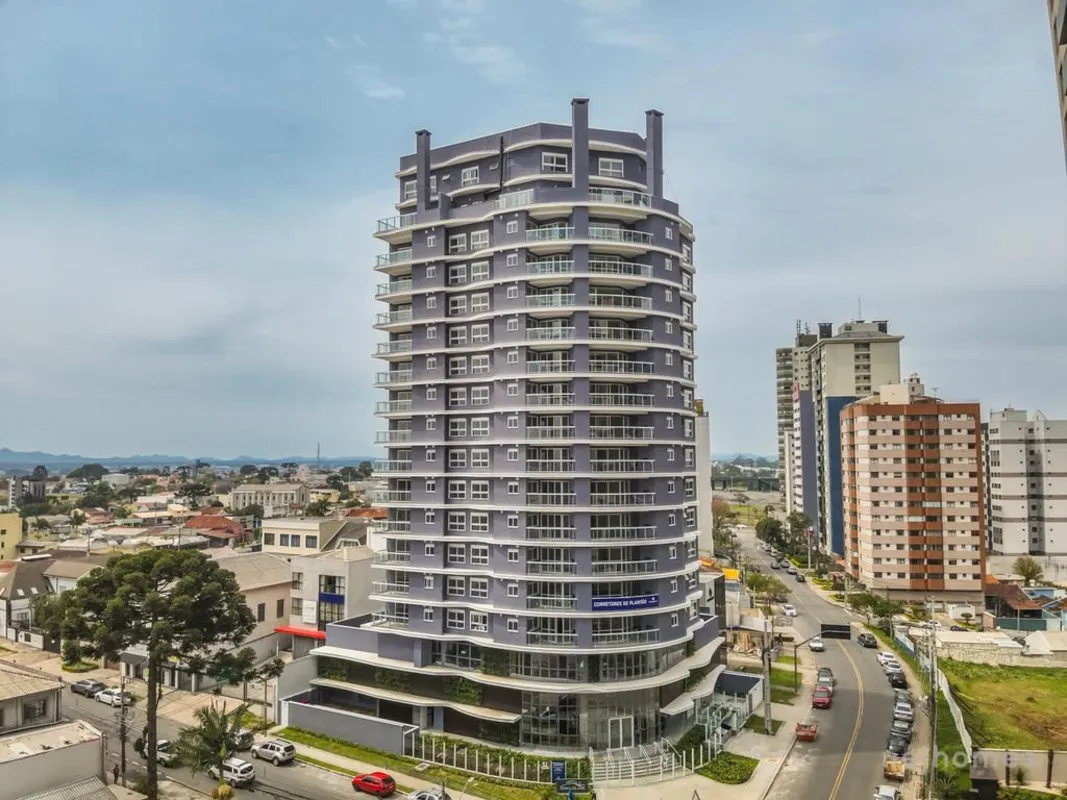 Essencial é tudo aquilo que você não vive sem. A 750 metros do jardim Botânico. ...