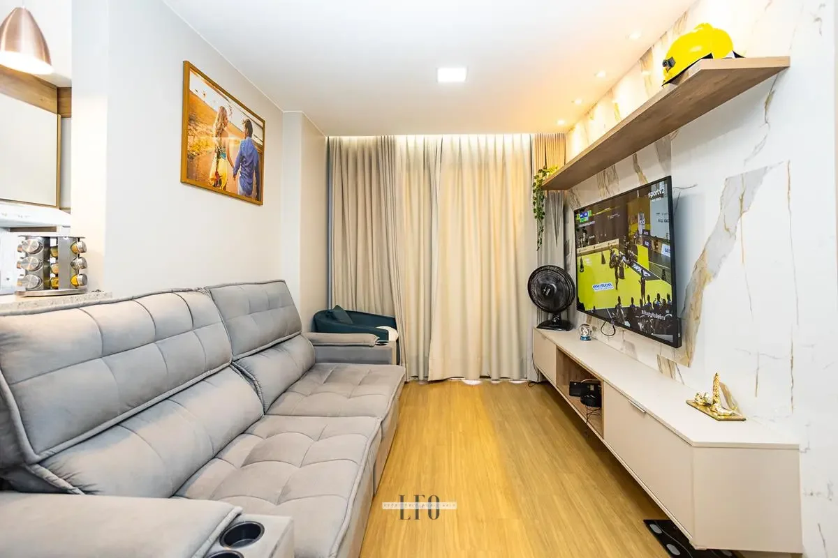Apartamento 2 Quartos Reformado à Venda com uma Suíte, Andar Alto, Nascente, Vis...