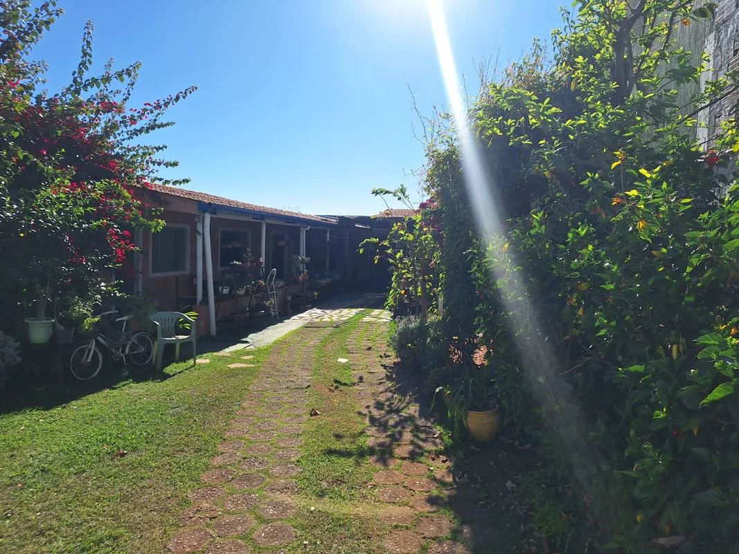 Casa térrea com amplo espaço de convivência e terreno escriturado em ArniqueiraL...