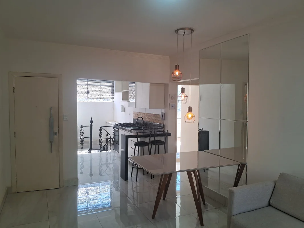 Descubra um apartamento confortável e bem localizado na SQS 410 Bloco L, ASA Sul...
