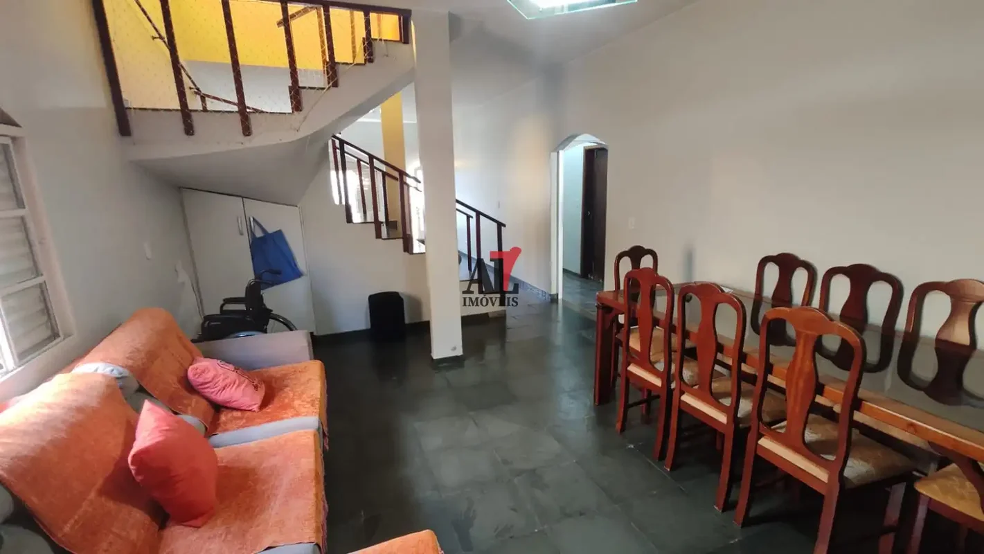EXCELENTE CASA À VENDA EM PLANALTINA/DF!Localizada na Rua Benjamin Constant, Qua...