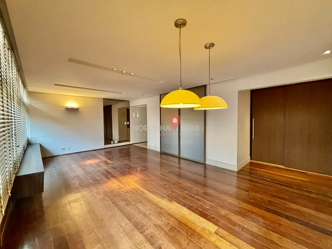 Apartamento Reformado na 113 SulExcelente apartamento de 147 m², localizado na 1...