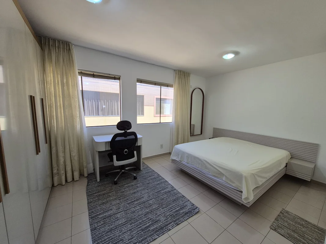 Apartamento completamente mobiliado no coração da asa norte, ao lado do Parque O...