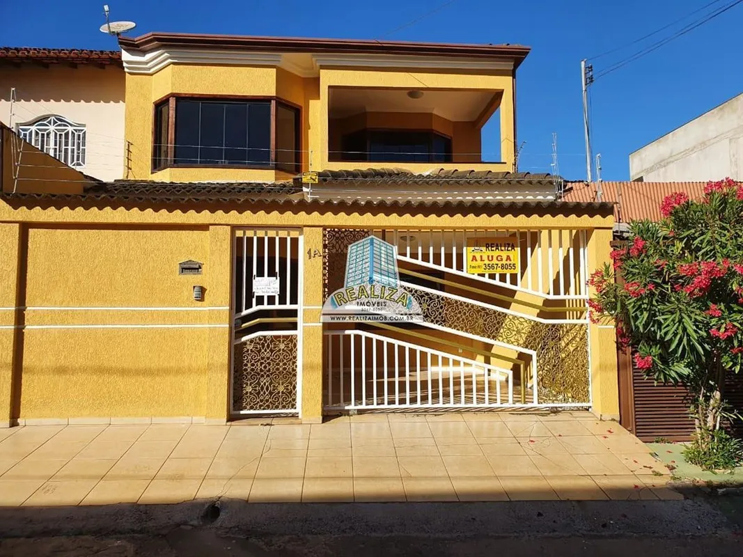 SOBRADO COM: 02 SALAS, 02 QUARTOS SENDO 01 SUITE COM VARANDA, COPA, COZINHA, BAN...