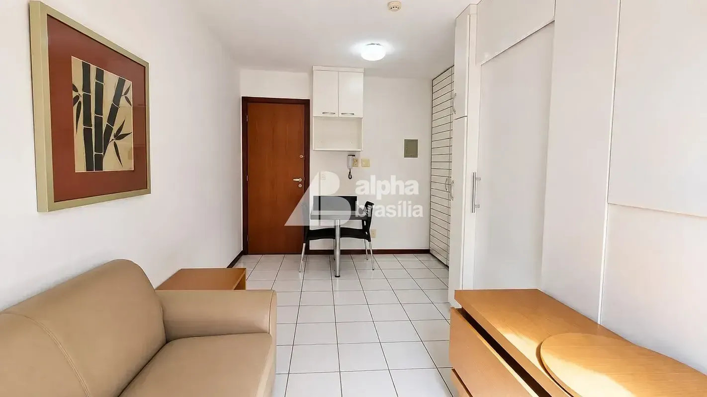 Kitnet Mobiliada 25m²Sala com sofá e rack para computadorQuarto com cama de casa...