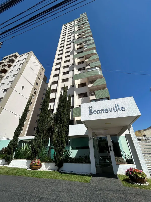 Excelente apartamento, sendo 02 apartamentos por andar e 03 vagas de garagem. Ap...