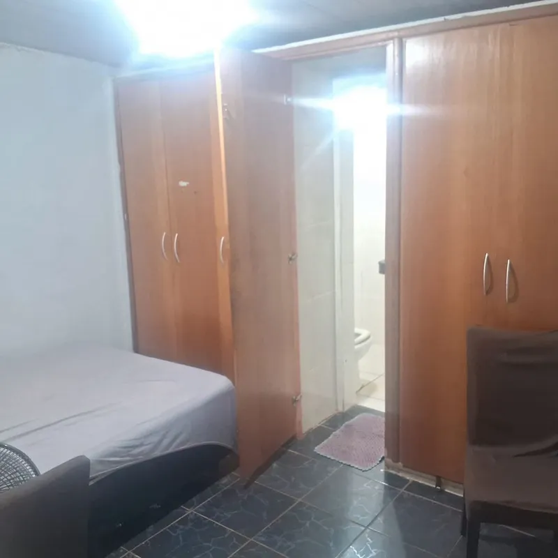 Lote de 250 m²Casa com 180 m²Sala comercial com 70 m²Casa de esquina3 quartos, s...