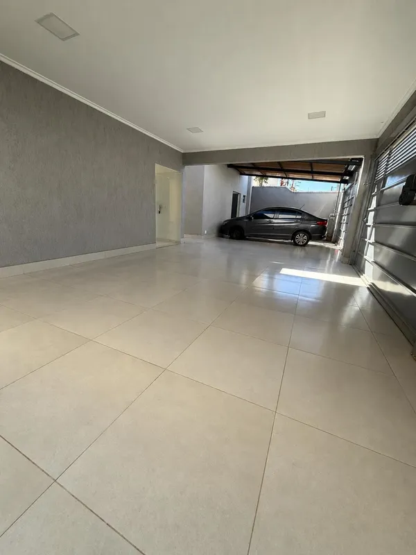 Casa térrea no Parque Anhanguera, 3 quartos sendo todos suítes, 1 banheiro socia...