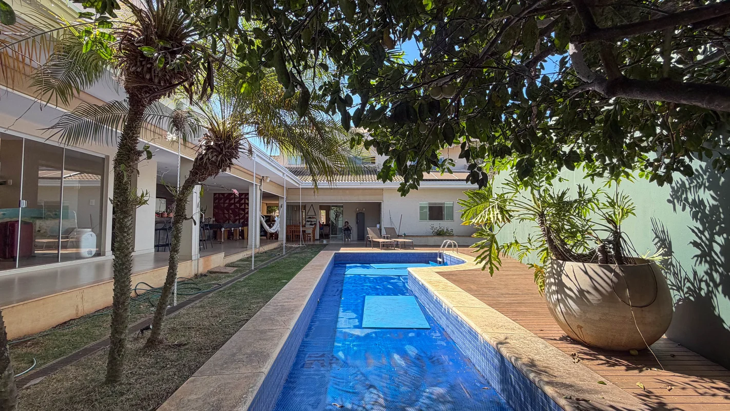 ## CASA DE ALTO PADRÃO À VENDA | JARDIM BOTÂNICO VI | 4 SUÍTES | 350 m² | TERREN...