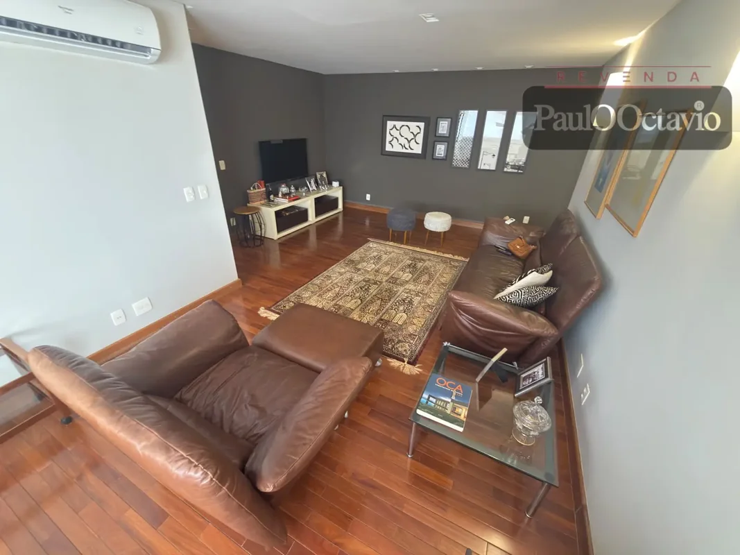 APARTAMENTO À VENDA – SQN 305Excelente apartamento de 3 quartos, sendo 1 suíte, ...