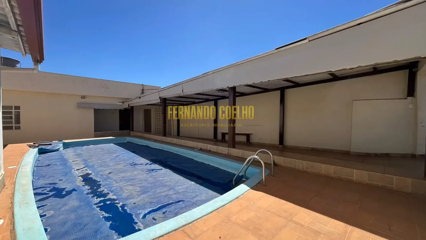 Casa térrea, toda na laje, com piscina aquecida e excelente espaço para sua famí...